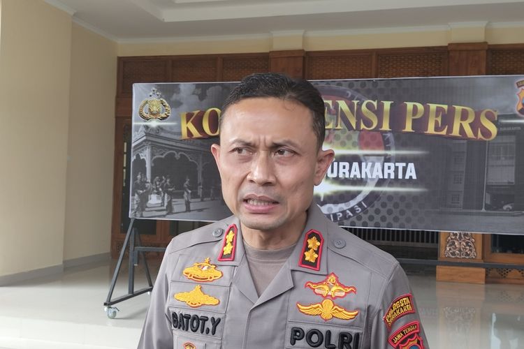Wakil Kepala Kepolisian Resor Kota (Wakapolresta) Solo, Ajun Komisaris Besar Polisi (AKBP) Gatot Yulianto