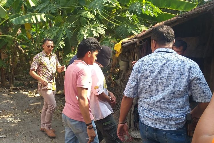 Tim Satuan Reserse Kriminal Kepolisian Resor Blora, Jawa Tengah meringkus JY (50), seorang pria yang membunuh Ratmiati (36), warga Dukuh Guyung, Desa Klagen, Kecamatan Kedungtuban, Kabupaten Blora, Jawa Tengah, Jumat (27/9/2019). JY tak lain adalah tetangga korban. Antara rumah korban dan tersangka berjarak sekitar 100 meter.