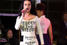 Disebut Rasis, Katy Perry Tarik Produk Sepatu yang Baru Dirilisnya