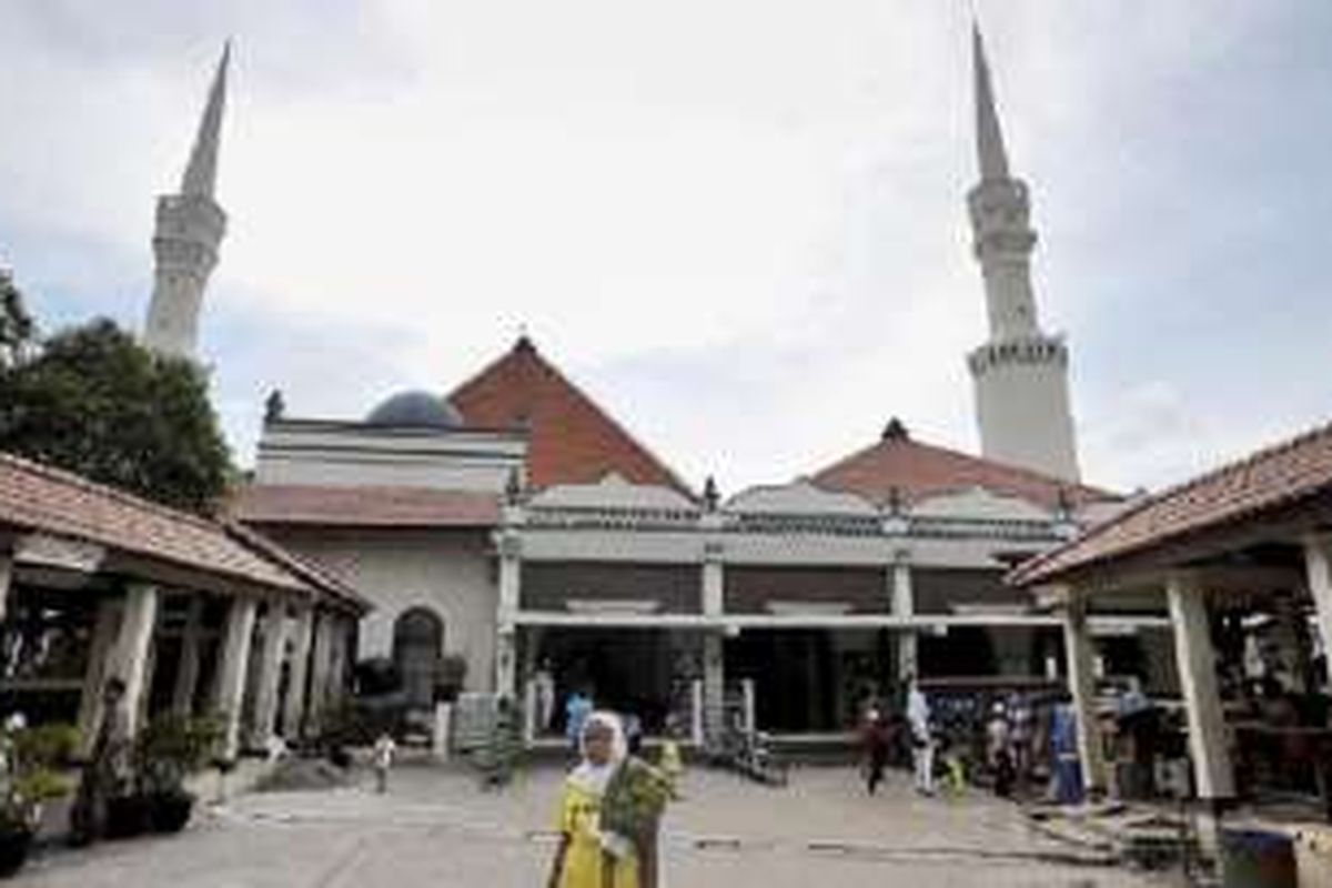 Masjid Luar Batang, Penjaringan, Jakarta Utara, Jumat (1/4). 
