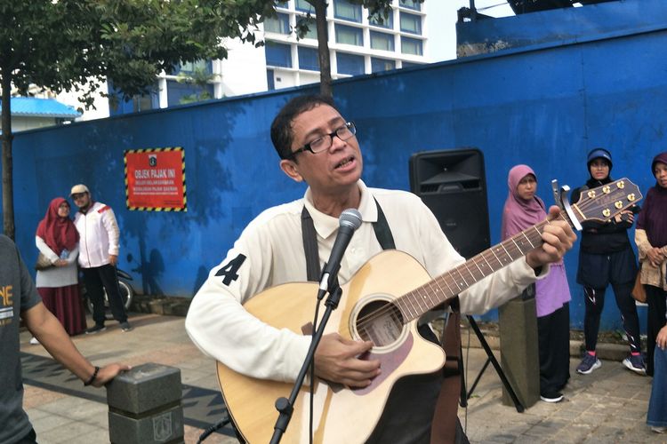 Calon wakil gubernur (cawagub) DKI Jakarta dari Partai Keadilan Sejahtera (PKS) Nurmansjah Lubis di area car free day, Jalan Jenderal Sudirman, Jakarta Pusat, Minggu (26/1/2020).