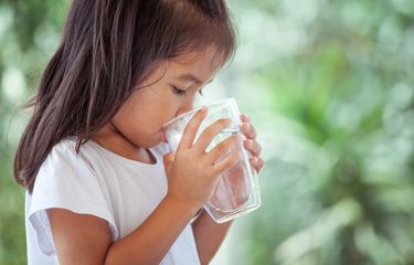 Anak-anak Butuh 7 Gelas Air Per Hari, Ini Dampaknya Jika Kekurangan Halaman  all - Kompas.com