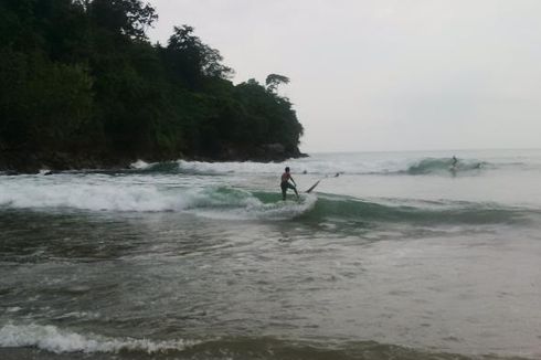 Pantai Wedi Awu Malang, Surfing dan Naik Perahu ke Pantai Pasir Putih