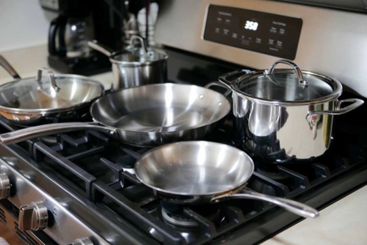 Alat masak stainless steel memerlukan perawatan khusus.