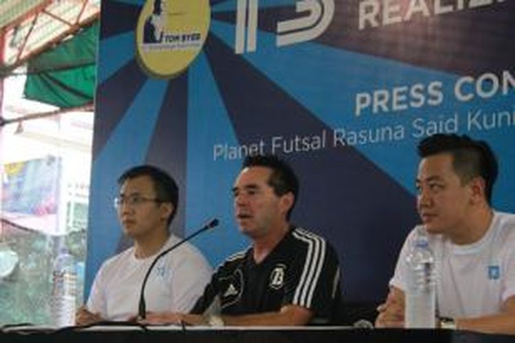 Salah satu pelopor pemibinaan usia muda sepak bola Jepang, Tom Byer, mendirikan T3 Soccer Academy Indonesia.