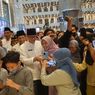 Sandiaga Uno Dikerubuti Emak-emak di Masjid Istiqlal, Ajak 'Selfie' Hingga Ucapkan Selamat Lebaran