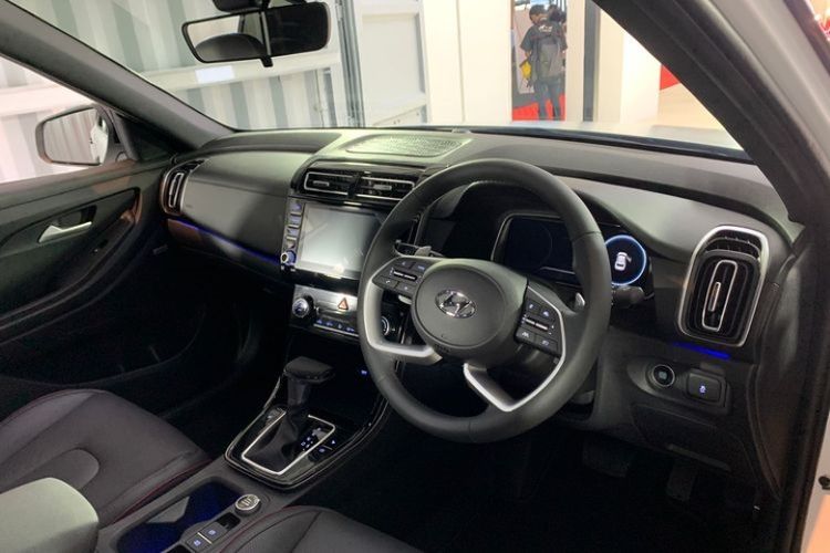Tampilan interior Hyundai CRETA Alpha. 