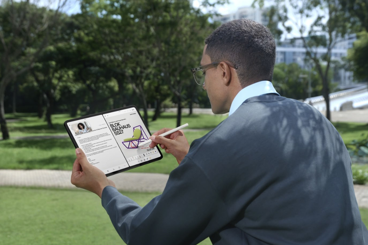 Tablet OnePlus Pad Go 2 kini disokong baterai berkapasitas 10.500 mAh dan mendukung pengisian daya 33 watt SuperVOOC.