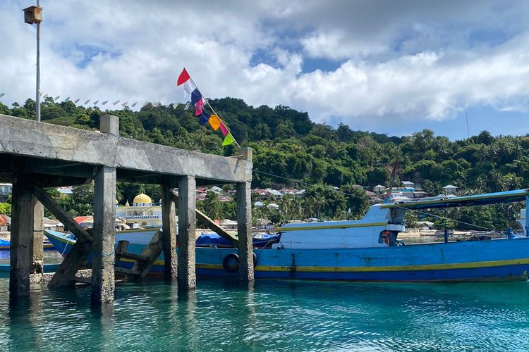 Dermaga untuk menuju Pulau Rhun, Kepulauan Banda, Maluku. 