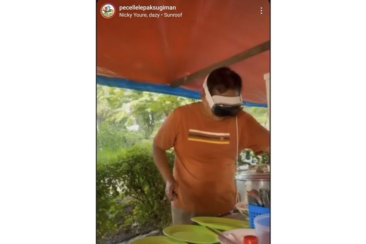 Viral, Foto Penjual Soto Berjualan Pakai Apple Vision Pro, Ini Penjelasan Pemilik Warung