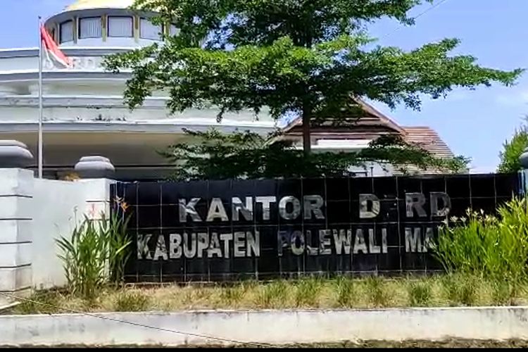 Kantor Dewan Perwakilan Rakyat Daerah (DPRD) Polewali Mandar, Sulawesi Barat.