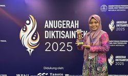 Dosen Farmasi Universitas Borneo Lestari Raih Anugerah Pendidikan Tinggi Diktisaintek 2025