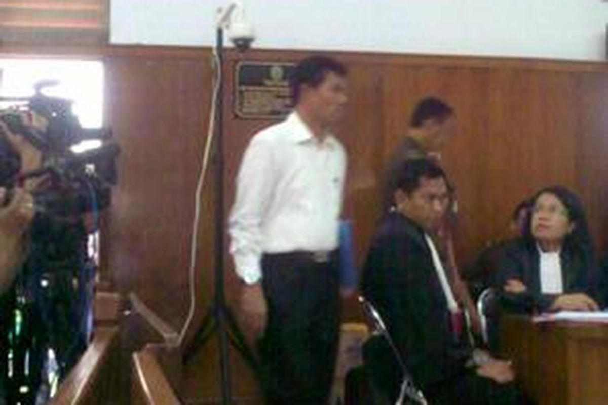 Mantan Kapolres Jaksel Williardi Wizard saat akan memberi kesaksian pada sidang dengan terdakwa mantan Ketua KPK Antasari Azhar di PN Jaksel, Selasa (10/11).