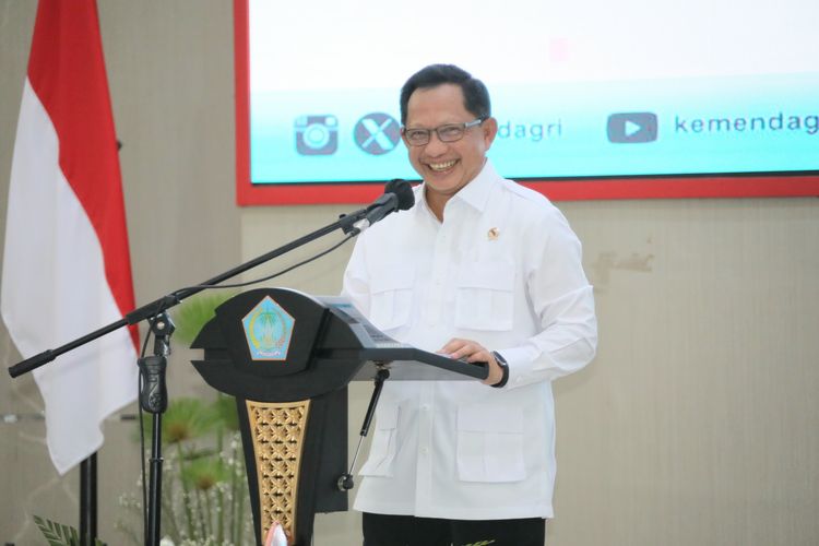 Mendagri Tito Ingatkan Pemda untuk Kreatif Tingkatkan PAD