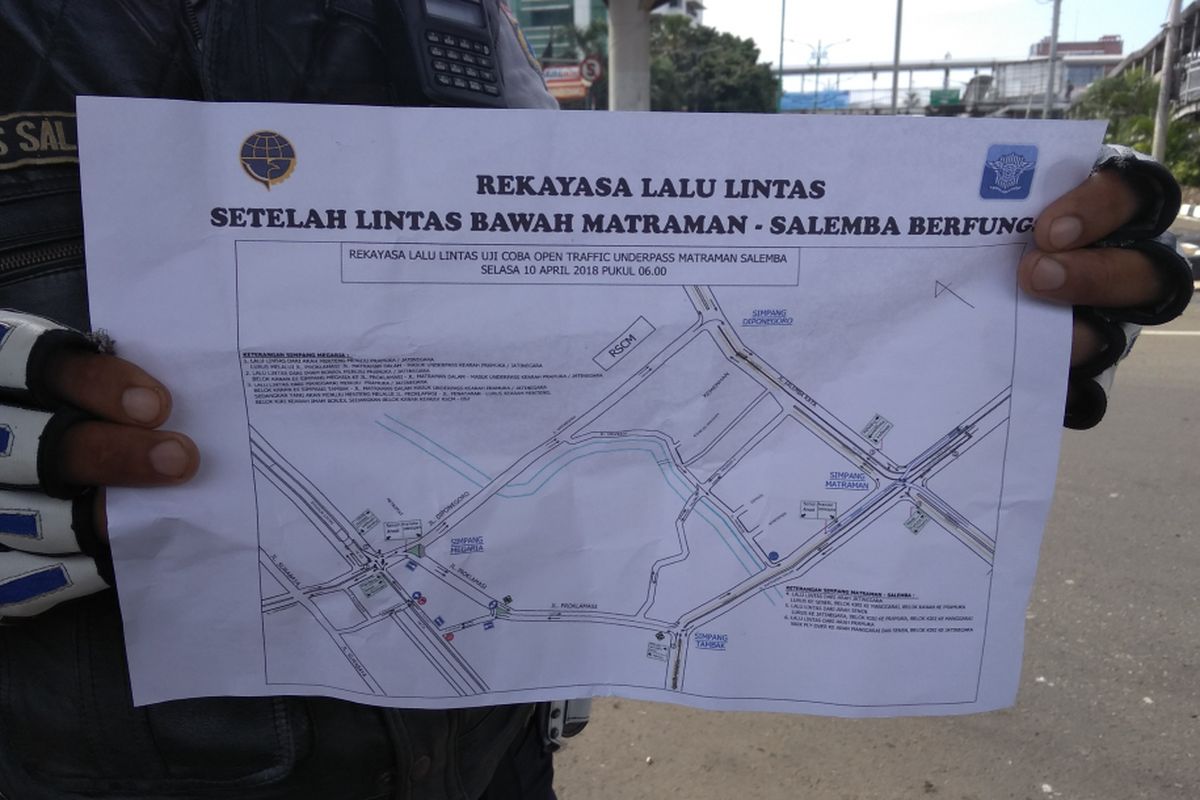 Rekayasa lalu lintas jelang dibukanya underpass Matraman-Salemba, Senin (9/4/2018)