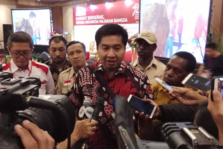 Ketua Umum Taruna Merah Putih (TMP) Maruarar Sirait saat menghadiri acara Simposium Nasional bertajuk Bangkit Bergerak, Pemuda Indonesia Majukan Bangsa yang digelar di Balai Kartini, Jakarta, Senin (14/8/2017).