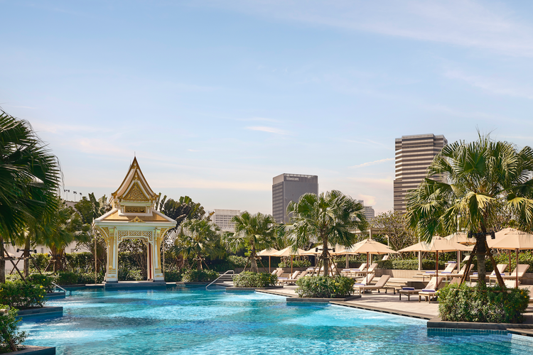 Kolam renang di Chatrium Grand Bangkok Hotels and Residences