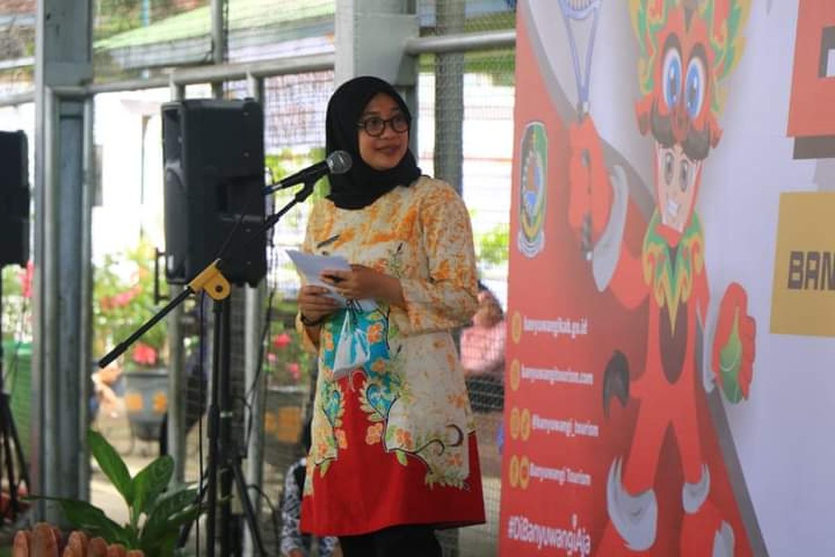 Bupati Ipuk saat merayakan Hari Anak Nasional di Lapangan Tenis GOR Tawang Alun Banyuwangi.