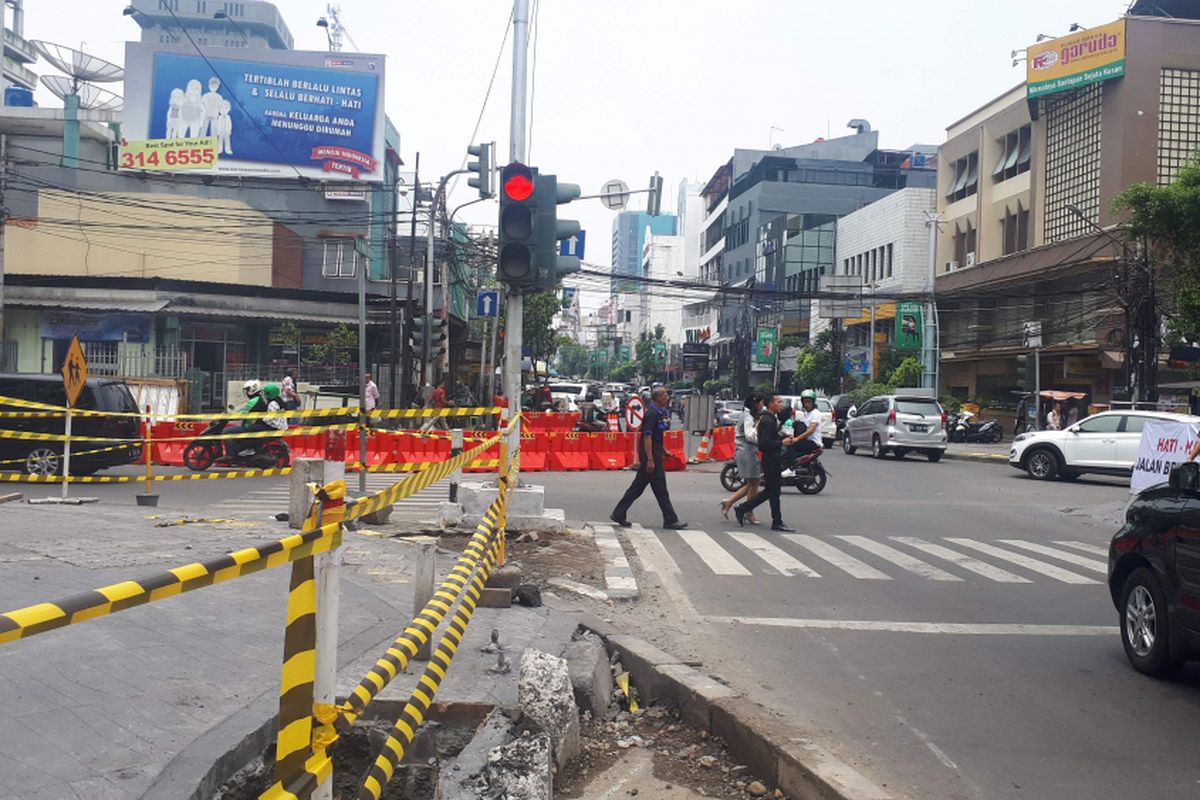 Hasil evaluasi hari pertama penerapan sistem satu arah di Jalan KH Wahid Hasyim, Jakarta Pusat menunjukkan peningkatan kecepatan kendaraan bermotor.   Sistem satu arah di Jalan KH Wahid Hasyim diberlakukan secara permanen selama 24 jam sejak Selasa (23/10/2018).