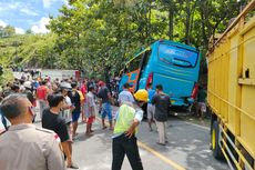 Tak Kuat Menanjak, Bus Rombongan Wisatawan di Gunungkidul Mundur dan Terguling