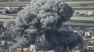 Perang Iran vs Israel-AS Bikin Orang Tahan Beli Mobil, Pilih Borong Emas