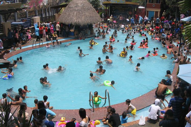 Salah satu kolam di Taman Rekreasi Sengkaling