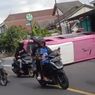 Minibus Rombongan Peziarah Terbalik di Bojonegoro, 2 Penumpang Terluka