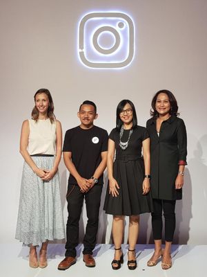 Dari kiri, Product Marketing Director Instagram Susan Buckner Rose, Founder of @portblueshoes Jangkar Bawono, Marketing Communications Manager Blibli.com Lani Rahayu dan Country Head Facebook Indonesia Sri Widowati di Ciputra Artpreneur, Kuningan, Jakarta Selatan, Rabu (27/7/2017).