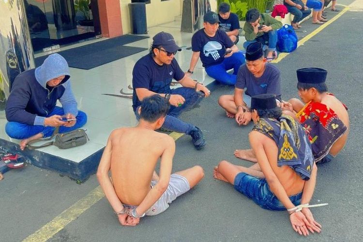 4 Pemuda Diamankan Usai Kroyok 2 Remaja di GOR Pasuruan dengan Sajam