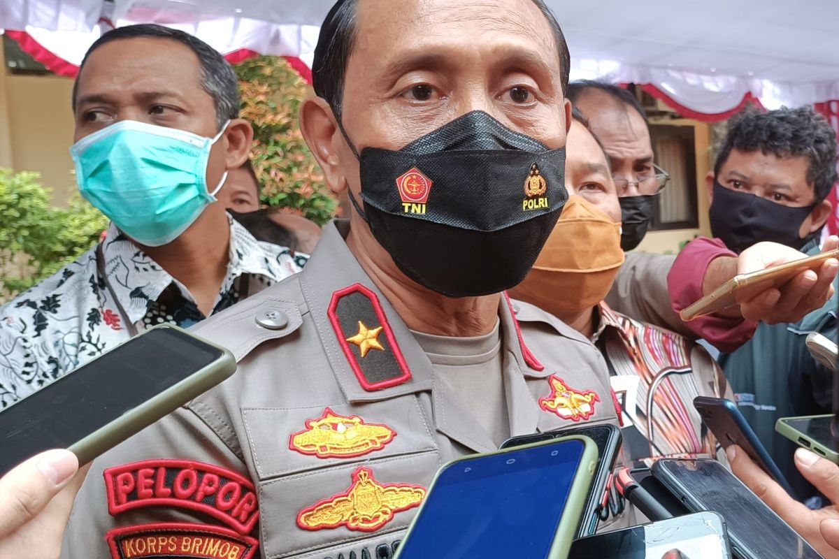 Wakapolda Brigjen Pol I Ketut Suardana, saat diwawancarai seusai melakukan pemusnahan barang bukti Narkotika di halaman belakang gedung Mapolda Bali pada Jumat (24/6/2022). Kompas.com/ Yohanes Valdi Seriang Ginta