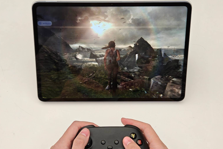 Game PC Tomb Raider berjalan di tablet Xiaomi dengan WinPlay.