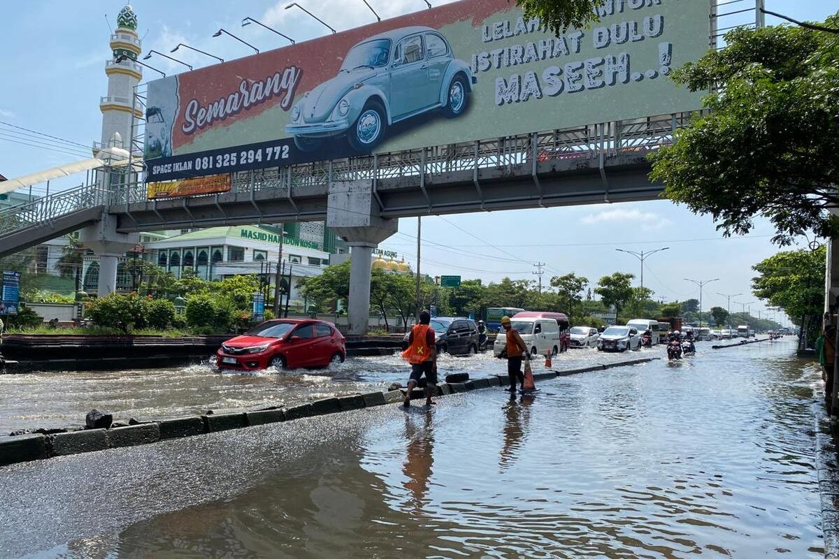 Hujan Guyur Semarang Saat Malam Tahun Baru, Warga Diminta Waspada Banjir dan Longsor