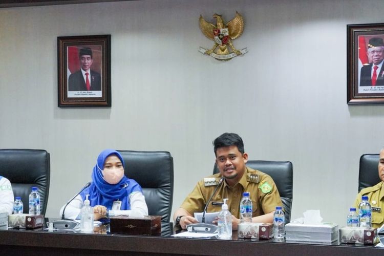 Wali Kota Medan Bobby Nasution menerima kunjungan Kepala BPJS Kesehatan Kota Medan Sari Quratul Aini di Balai Kota Medan, Senin (28/11/2022)