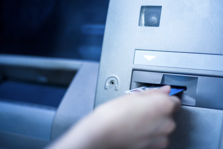 ilustrasi cara bayar UTBK SNBT lewat ATM.