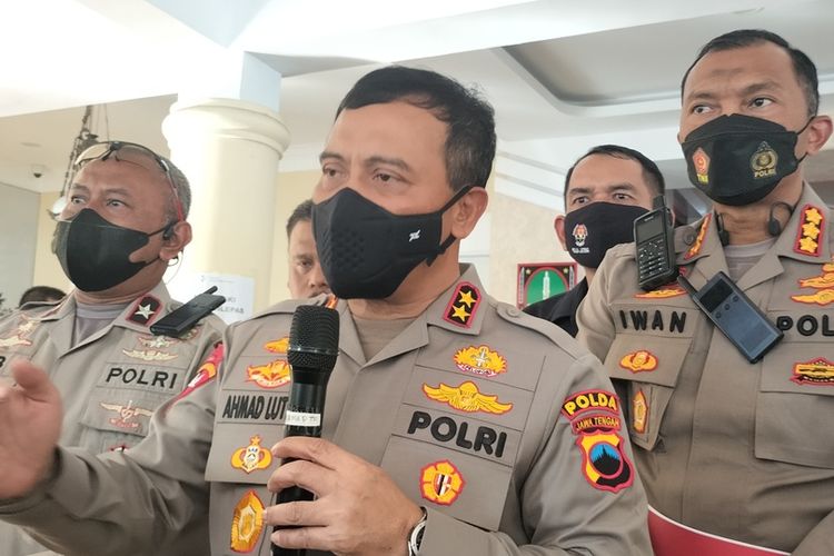 Kapolda Jawa Tengah Irjen Pol Ahmad Luthfi setelah melakukan rapat Analisis dan Evaluasi bersama jajaran Polres se Karesidenan Soloraya, di Mapolresta Solo Sabtu (3/10/2022).