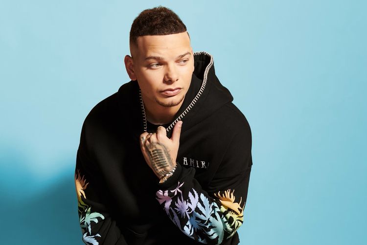 Kane Brown, penyanyi country Amerika.