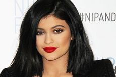 Kylie Jenner Bantah Lakukan Operasi Pembesaran Payudara, tetapi...