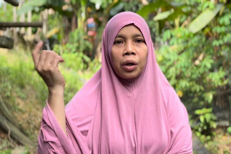 Sarah (42), warga Desa Bumi Harapan, Kecamatan Sepaku, Penajam Paser Utara. Ia adalah salah satu warga yang lahannya masuk ke dalam kawasan inti pusat pemerintahan Ibu Kota Nusantara. 