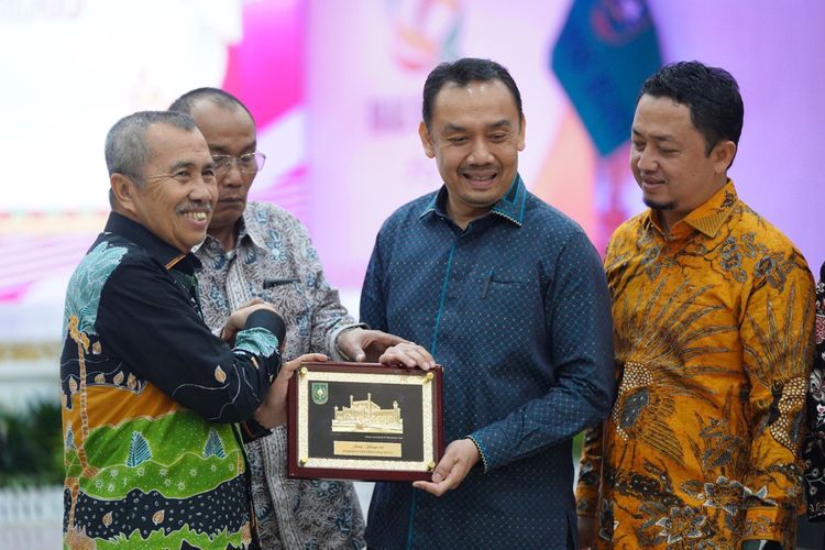 Gubernur Riau (Gubri) Syamsuar menerima kunjungan Komisi V Dewan Perwakilan Rakyat (DPR) Republik Indonesia (RI) yang dipimpin Wakil Ketua Komisi V DPR RI Muhammad Iqbal.