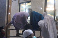 Fakta Warga Nekat Panjat Pagar Masjid untuk Berjemaah, Diminta Pulang untuk Tarawih di Rumah