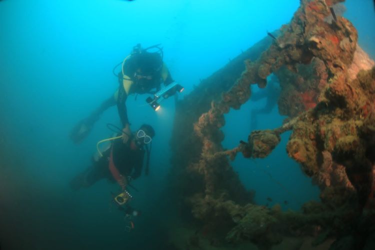 Pesona bawah laut Mandeh di Sumatera Barat.