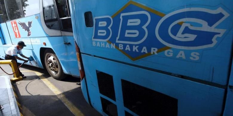 Ilustrasi:  Unit Pengelola Transjakarta Busway memutuskan memilih 158 bus  berbahan bakar solar untuk pengadaan  2013 karena terbatasnya jumlah SPBG di Jakarta.

