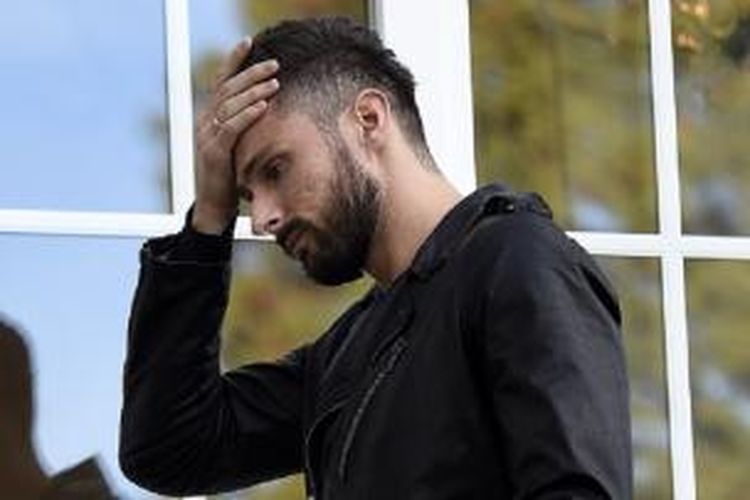 Penyerang Perancis, Oliver Giroud, tiba di tempat latihan tim nasional di Clairefontaine, pada 13 November 2015