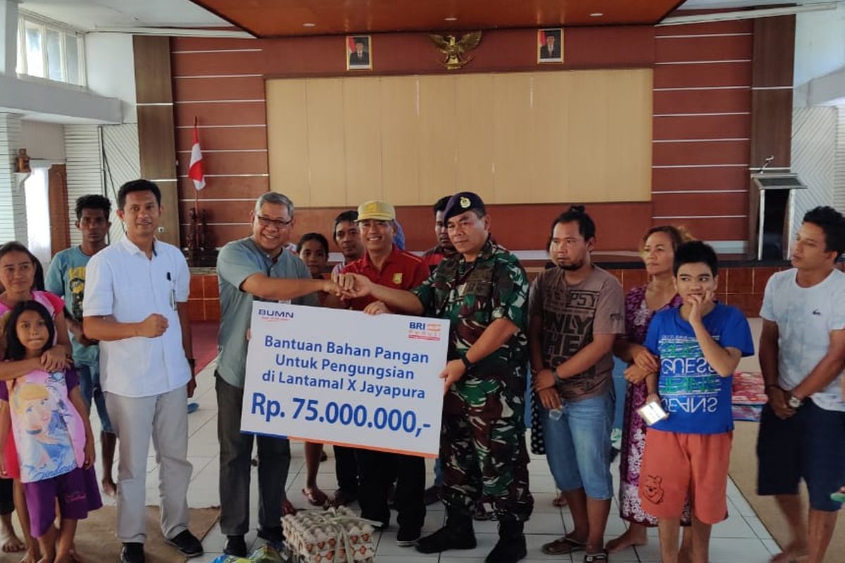 PT Bank Rakyat Indonesia (Persero) Tbk menyalurkan bantuan CSR sembako senilai Rp 75 juta kepada korban terdampak kerusuhan di Jayapura, Papua, Senin (2/9/2019).