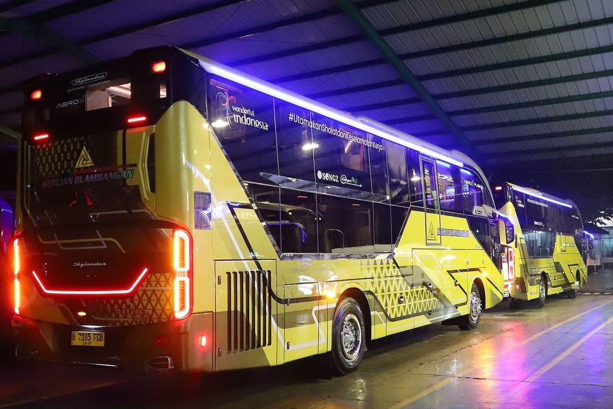 Dua bus baru PO Berlian Blambangan