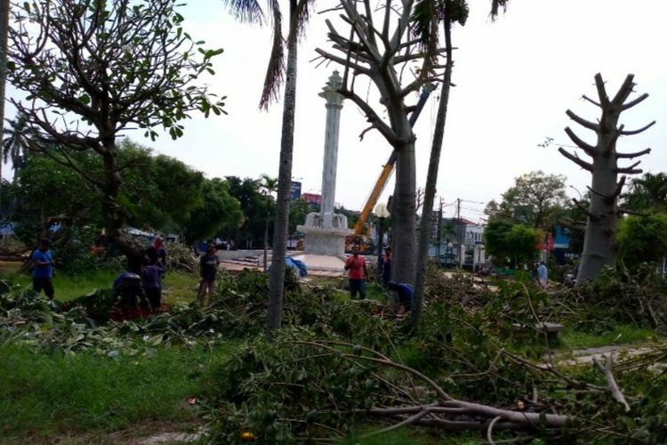 Tangkapan layar foto pohon baobab di Alun Alun Karawang.