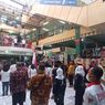 Pedagang Pasar Beringharjo Kompak Sikap Sempurna Saat Indonesia Raya Berkumandang