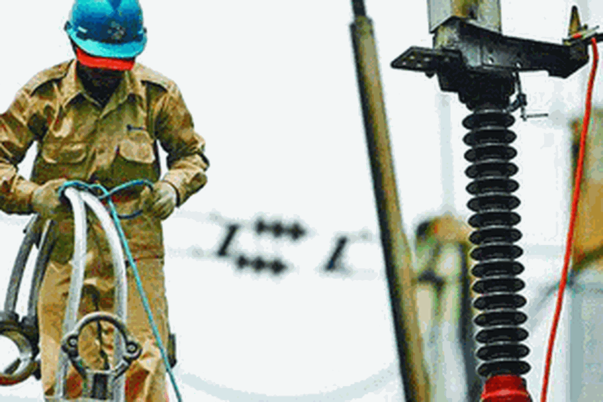 Ilustrasi : Proyek penambahan kapasitas Gardu Induk Pembangkit Listrik Tenaga Uap (PLTU) Muara Karang, Jakarta, Rabu (19/11). PLTU Muara Karang memperbesar kapasitas gardu induk dari 700 MW menjadi 1.150 MW untuk memenuhi kebutuhan listrik, terutama wilayah Jakarta, Bogor, Depok, Tangerang, dan Bekasi. 