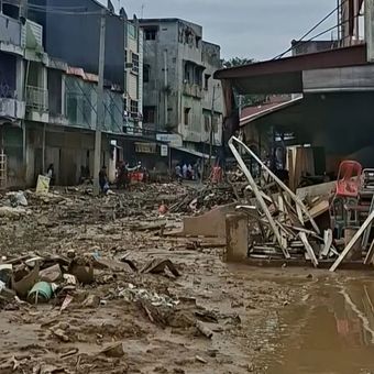 Kondisi terkini kawasan pertokoan di Kota Lintang Atas Aceh Tamiang, Kamis (18/12/2025).