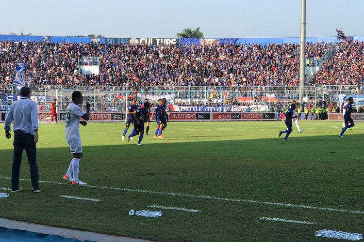 Laga Arema FC vs Persebaya Surabaya pada lanjutan pekan ke-14 Liga 1 2019 yang berlangsung di Stadion Kanjuruhan, Kabupaten Malang, Kamis (15/8/2019).